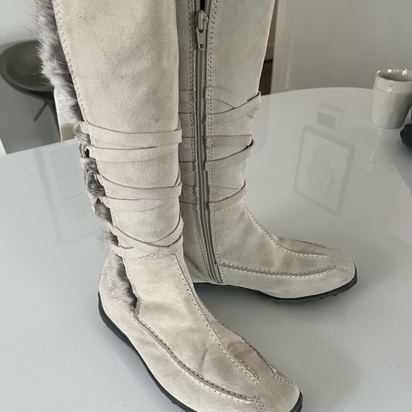 New never worn Suede and fur knee high boots UK brand Tamaris - Picture 2 of 5
